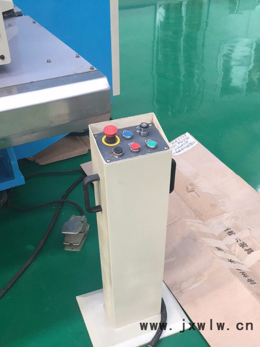 臺勵福VISE1250VISE1250 數(shù)控沖床  數(shù)控轉塔沖床  數(shù)控折彎機  數(shù)控剪板機